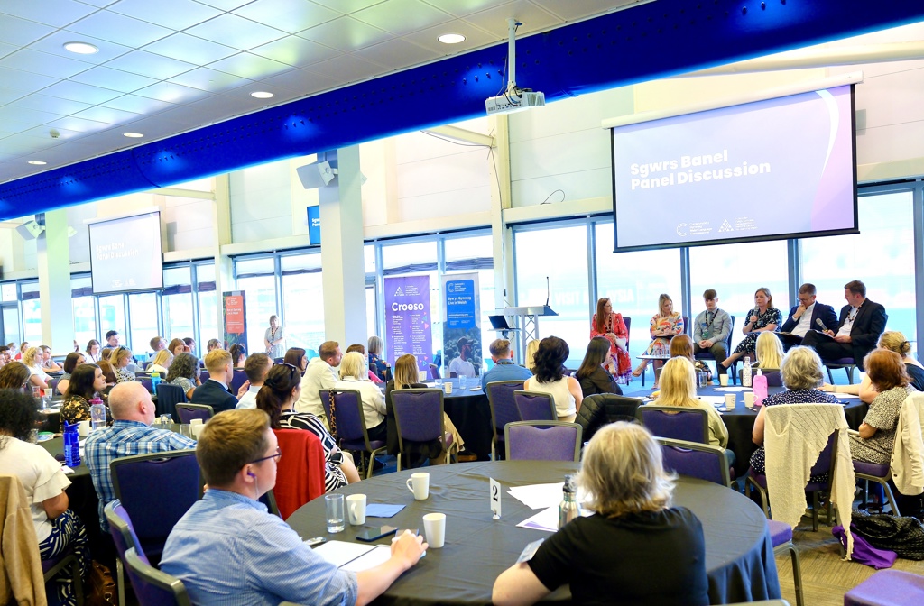 Adeiladu ar Lwyddiant Cynllun Cymraeg Gwaith