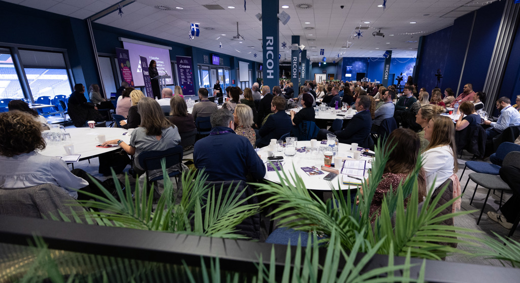 Un llwybr dysgu clir ar gyfer dod yn siaradwr Cymraeg...