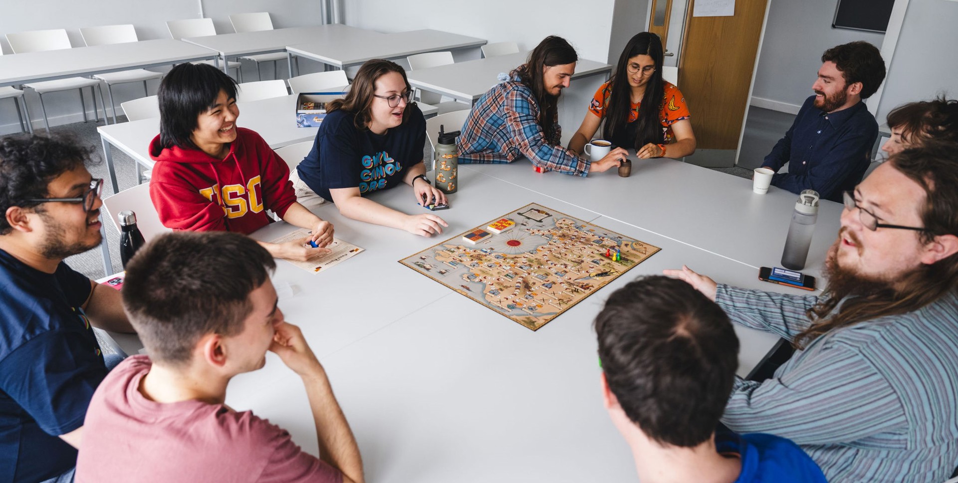 Y Ganolfan Dysgu Cymraeg yn “ddylanwadwr ieithyddol”