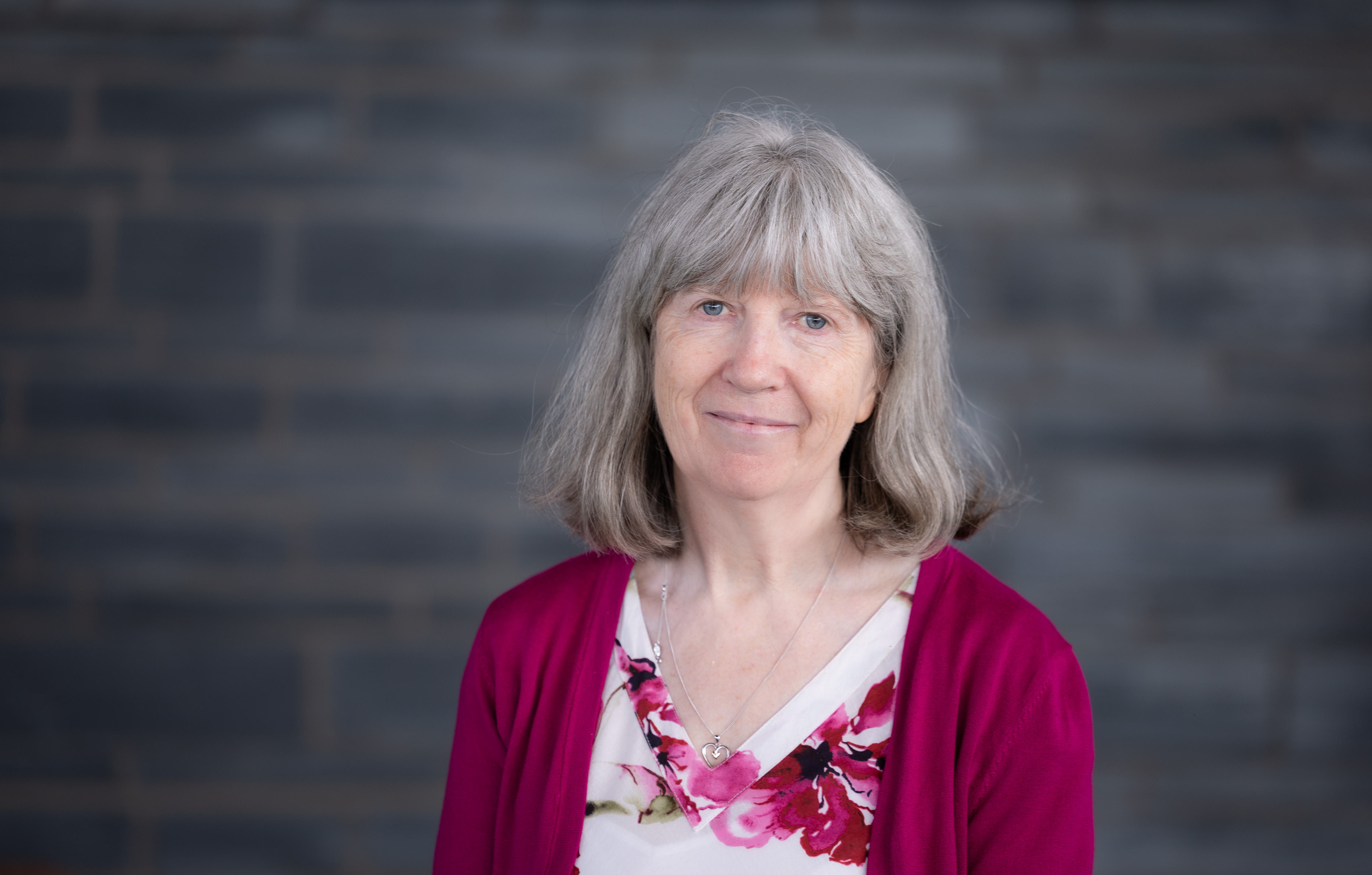 Llun o Helen Prosser, Cyfarwyddwr Dysgu ac Addysgu y Ganolfan.