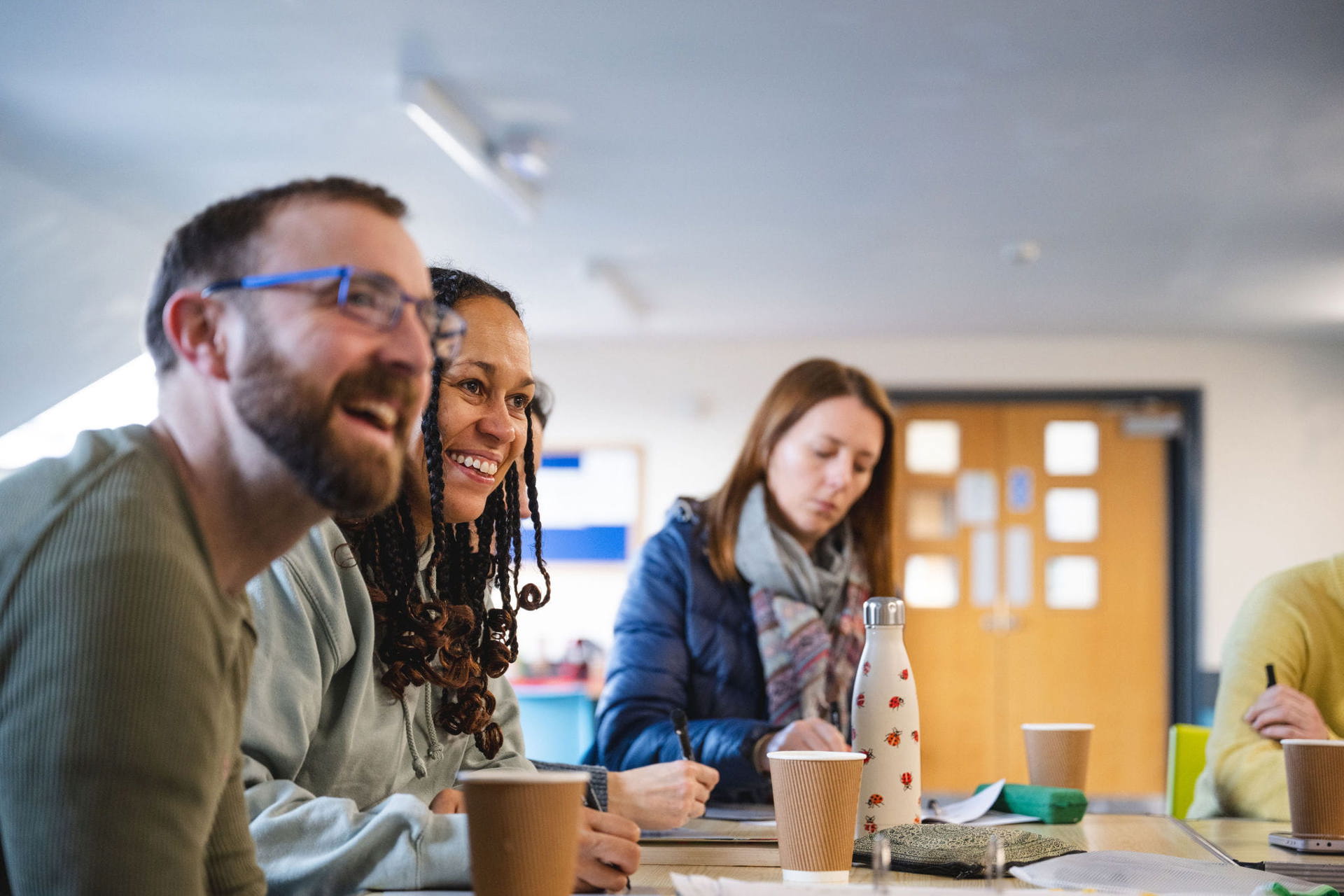 Data diweddaraf yn dangos y nifer uchaf erioed yn dysgu Cymraeg