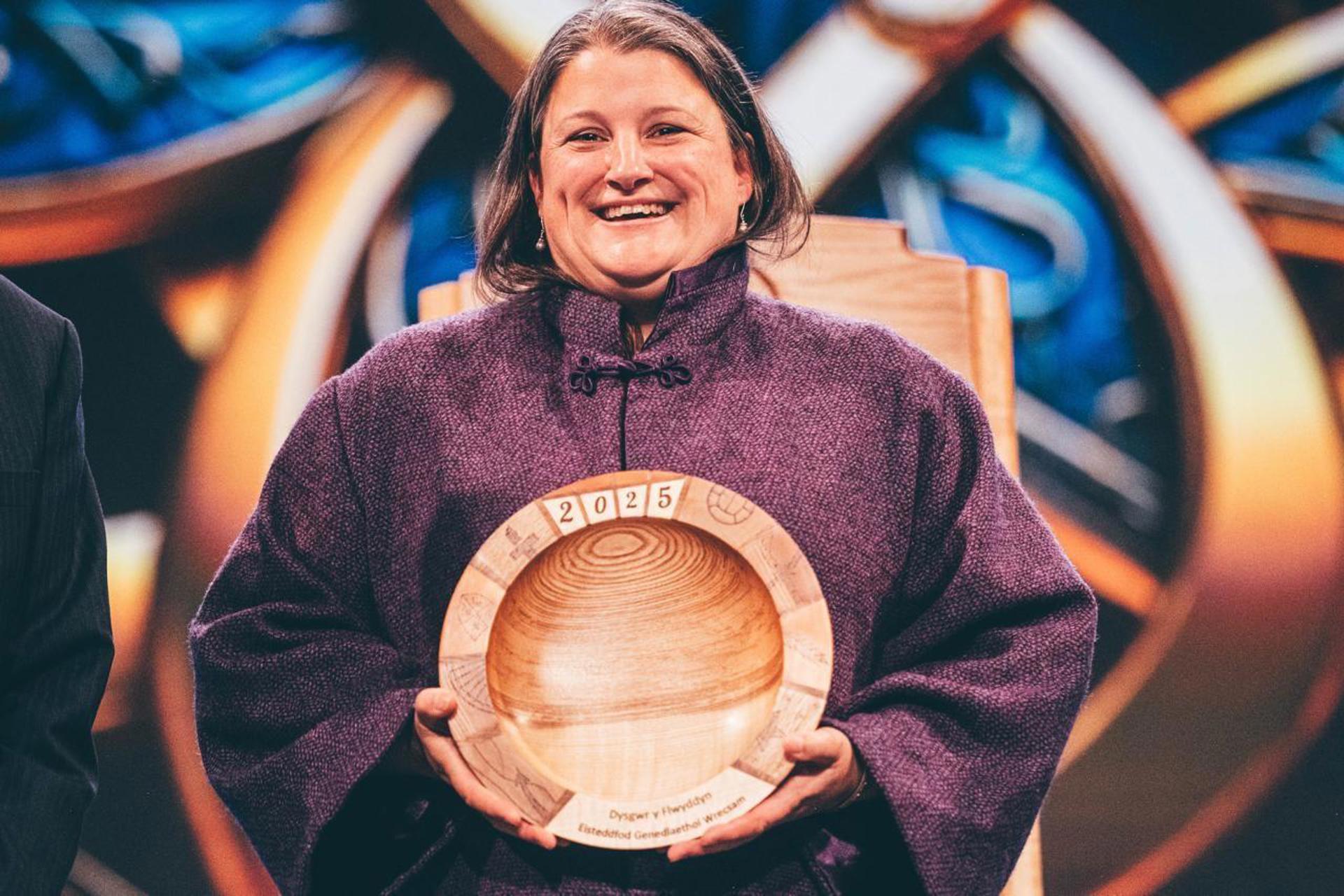 Y Ganolfan Dysgu Cymraeg Genedlaethol yn dathlu llwyddiant Dysgwr y Flwyddyn 2025