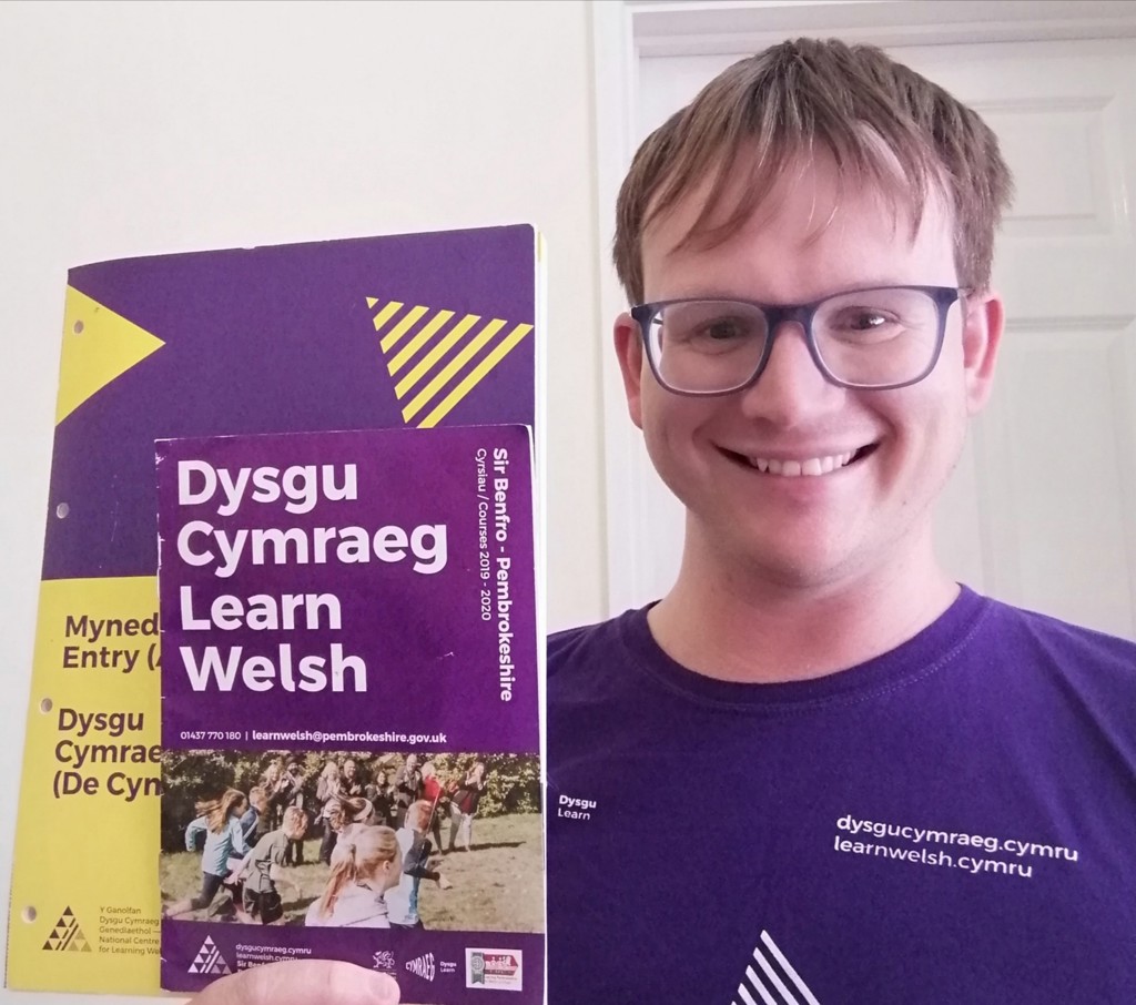 Lleisiau lleol Eisteddfod y Garreg Las: Holi Tomos, Cadeirydd Maes D