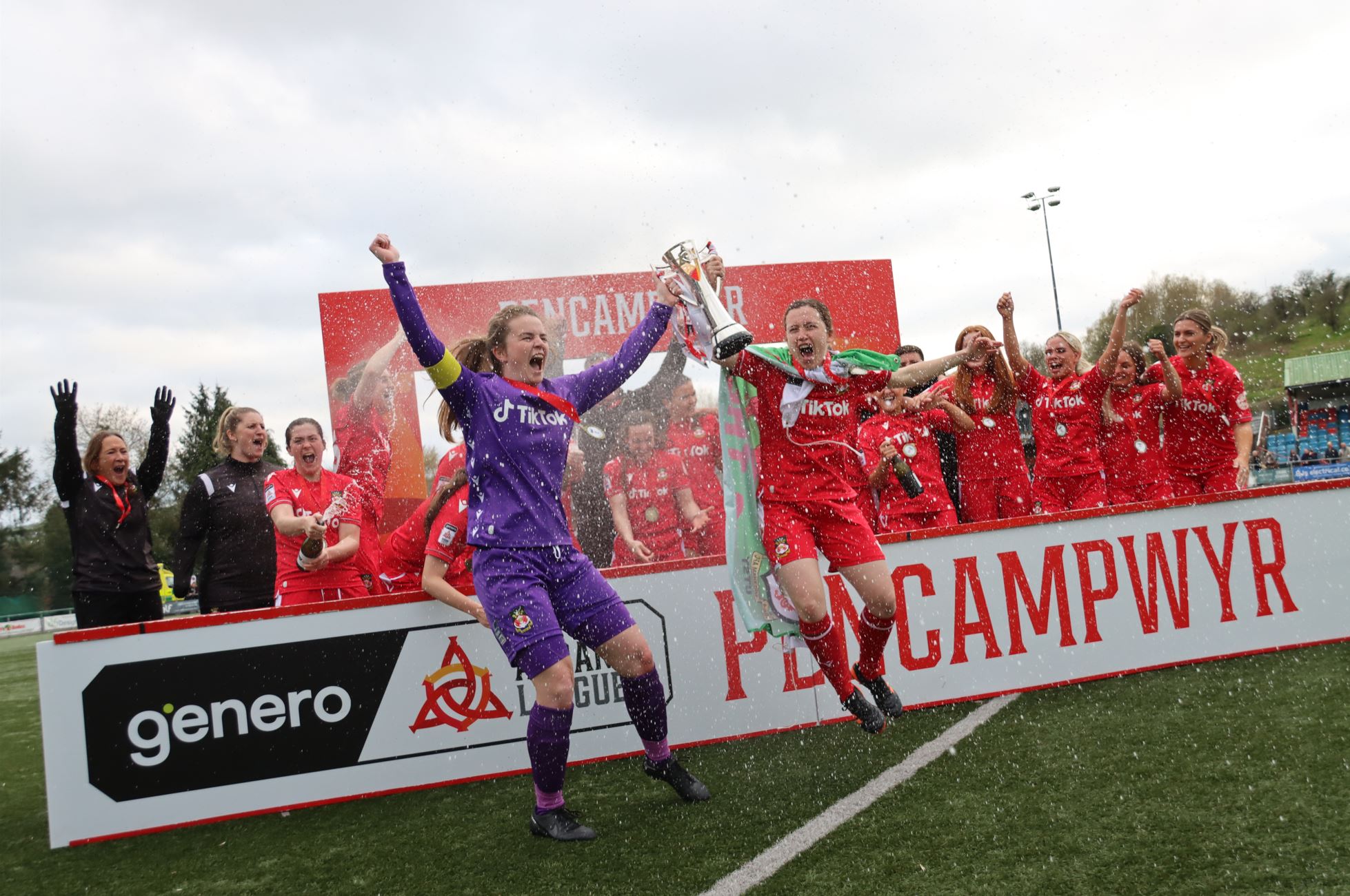 Clwb Pêl-droed Wrecsam: Rheolwyr a Staff