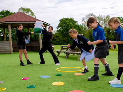 Hwb i’r Gymraeg ym Mhenarth: Ysgol Sant Joseff yn arwain y ffordd 
