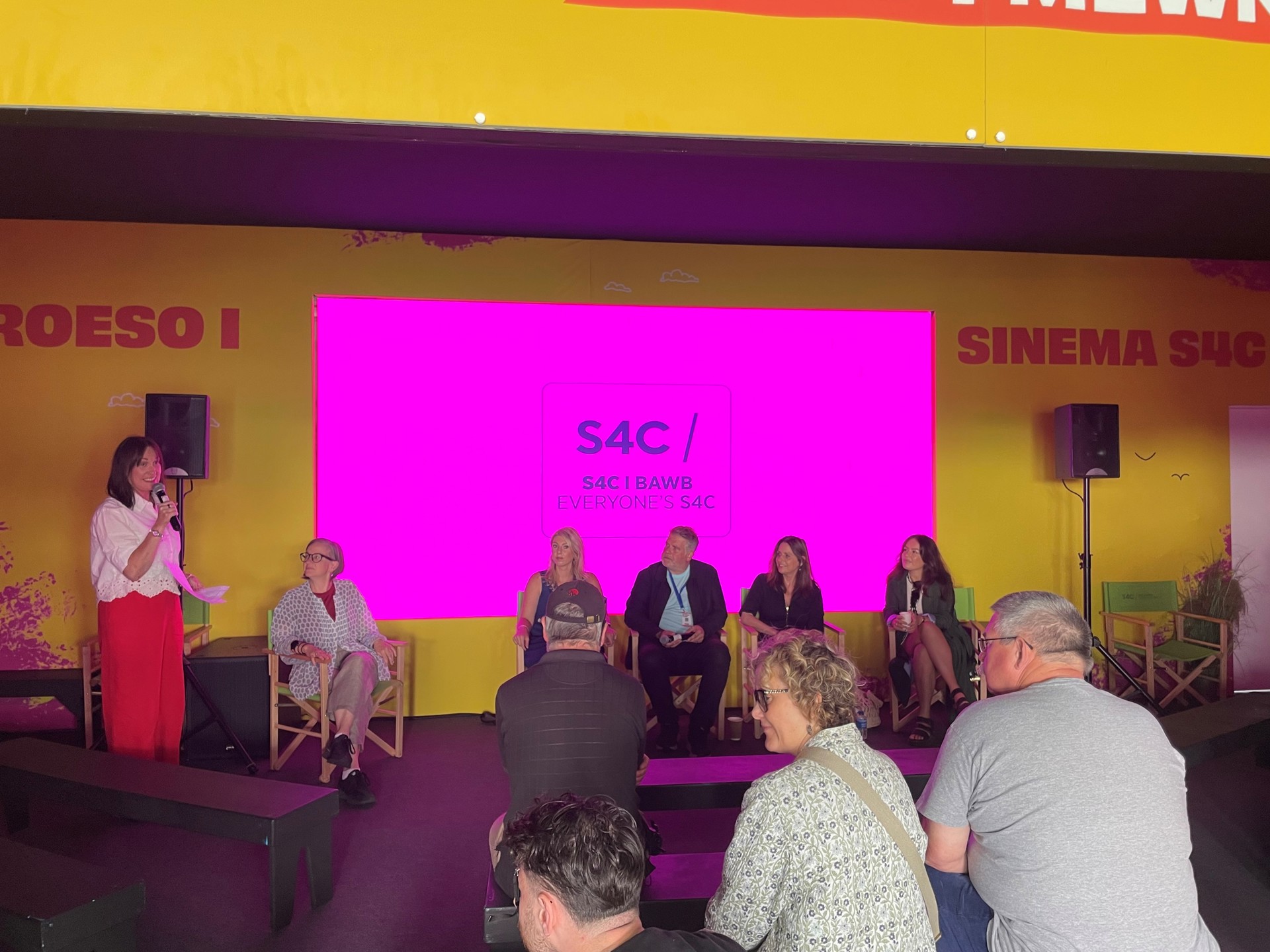 Penodi Tiwtor Dysgu Cymraeg i gefnogi S4C a’r sector cynhyrchu