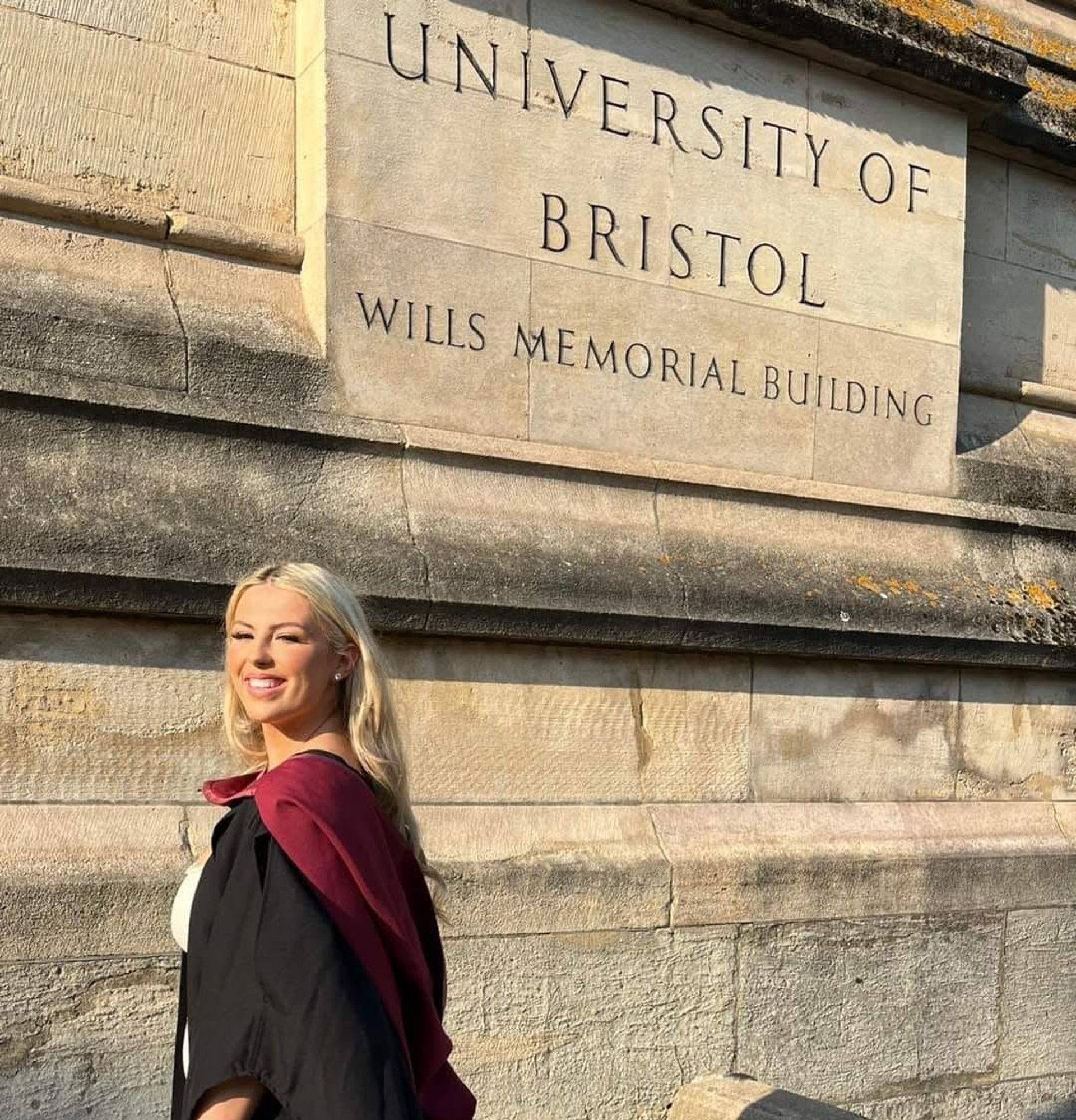 Josie Taylor yn defnyddio ei llais yn rownd derfynol Miss Cymru i annog pobl ifanc i ddysgu Cymraeg