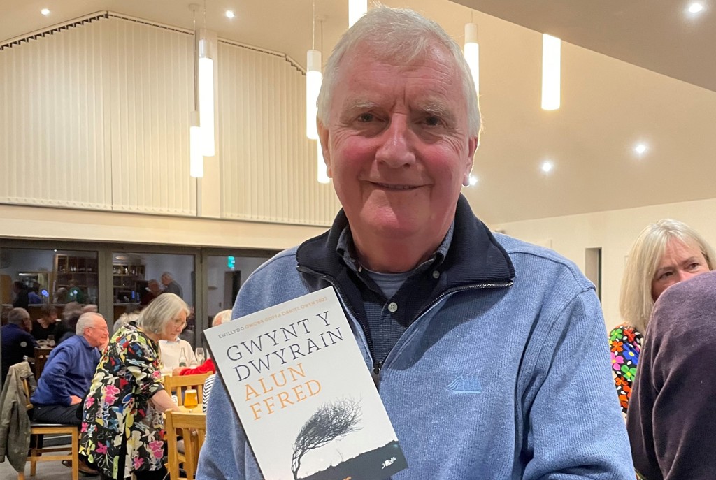 Adnabod yr awdur, Alun Ffred