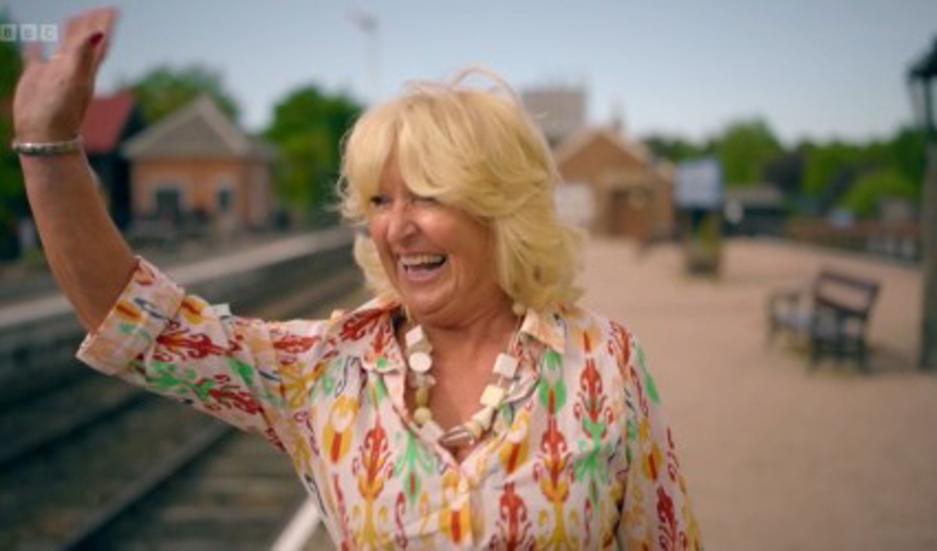 Y Ganolfan Dysgu Cymraeg yn cefnogi Fiona o’r Traitors ar ei thaith iaith